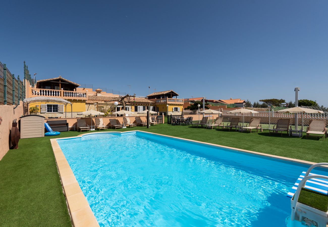 Villa adara con una gran piscina privada