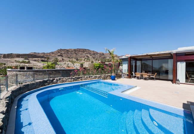 casa con piscina climatizada anfi tauro gran canaria