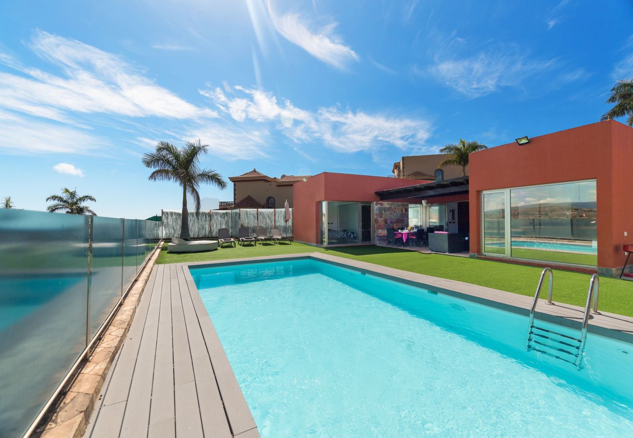 Villa renovada con piscina privada en el Salobre Gran Canaria