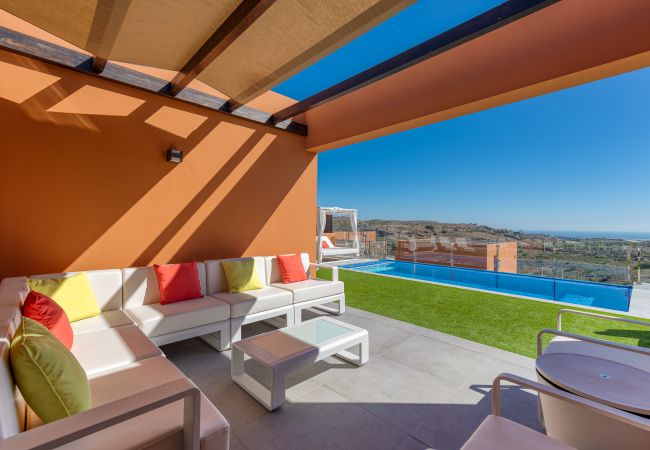 Gran terraza confortable villa salobre golf