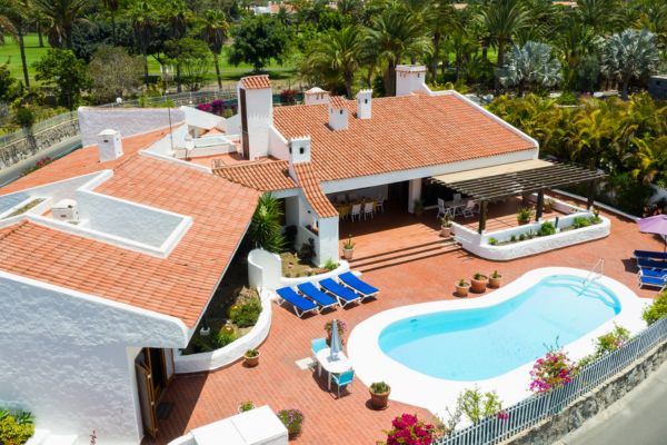 house or chalet in maspalomas with private swimming pool and air-conditioned and pet friendly.