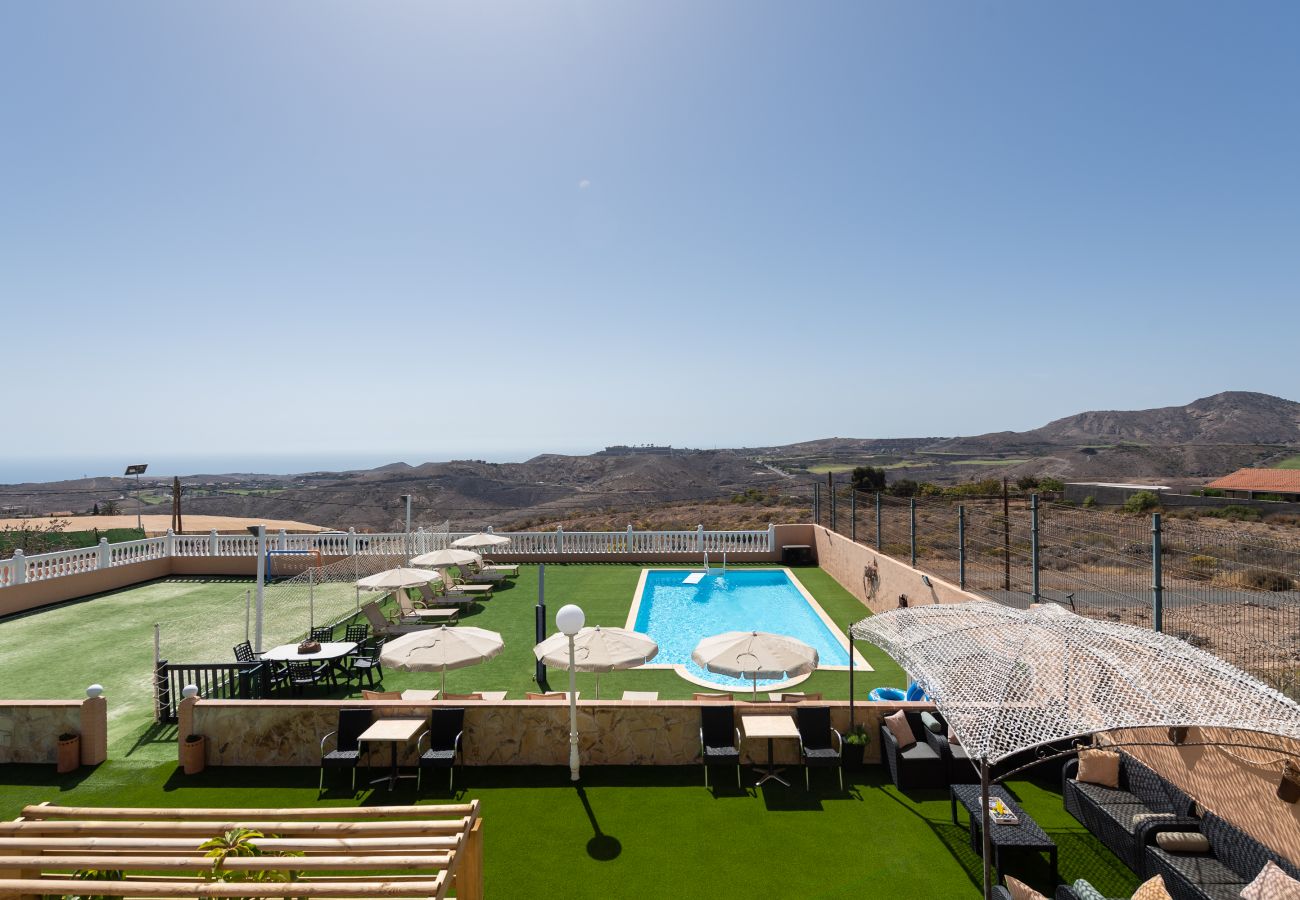 Villa Adara in Maspalomas mit Schwimmbad und Bergblick