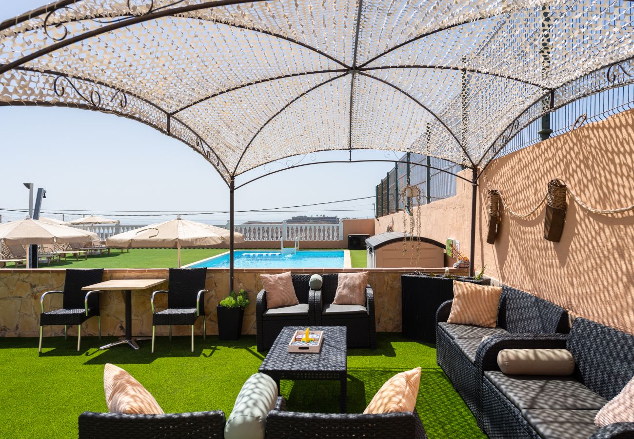 Große Terrasse mit privatem Pool in Maspalomas