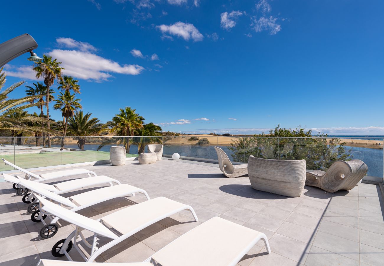 haus mit riesiger terrasse direkt am meer maspalomas