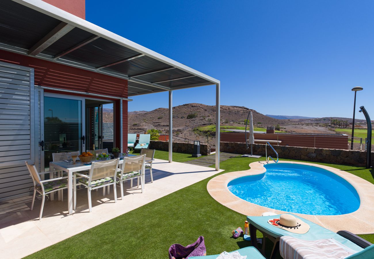 Villa mit Terrasse und Pool im Salobre Golf Resort