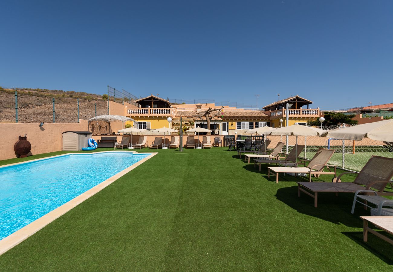 Villa in Maspalomas with garden and pool