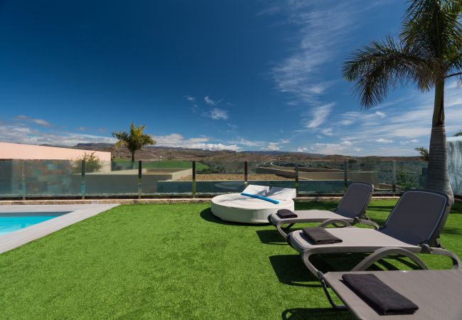 private garden in front of the golf course salobre gran canaria