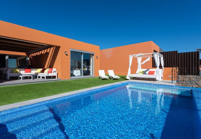 Single storey chalet with swimming pool in Salobre Golf