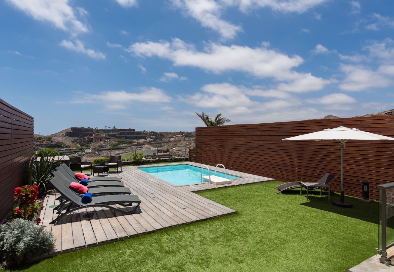 garden and private pool salobre golf gran canaria