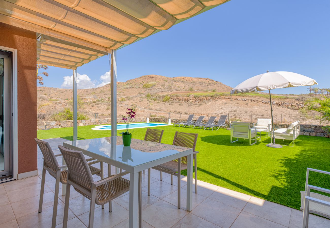 Salobre Golf Resort villa with spacious garden