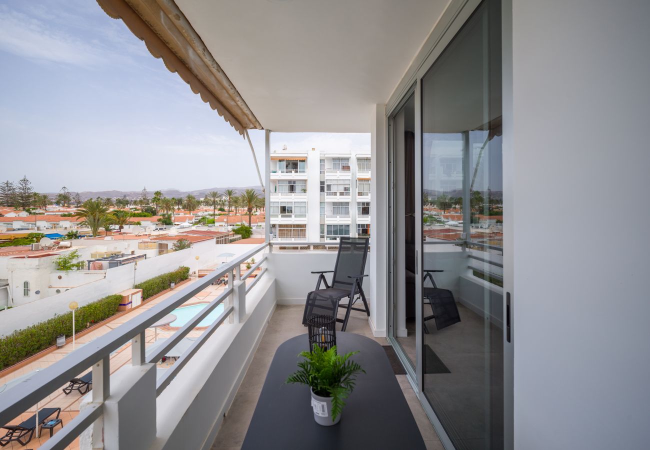 apartment in playa del ingles with terrace in gran canaria