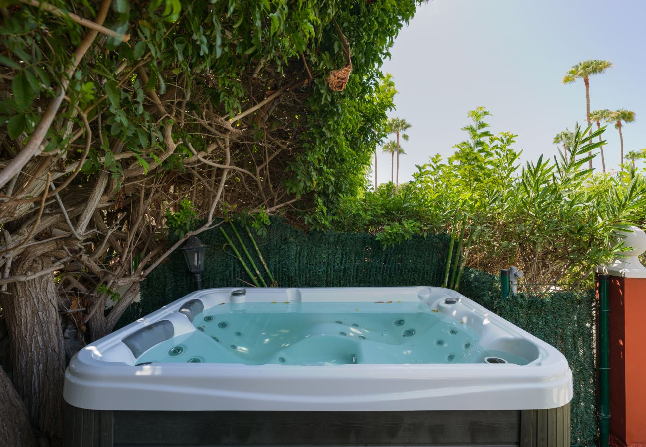 Bungalow in San Bartolomé de Tirajana - LOS TUNOS 33 JACUZZI
