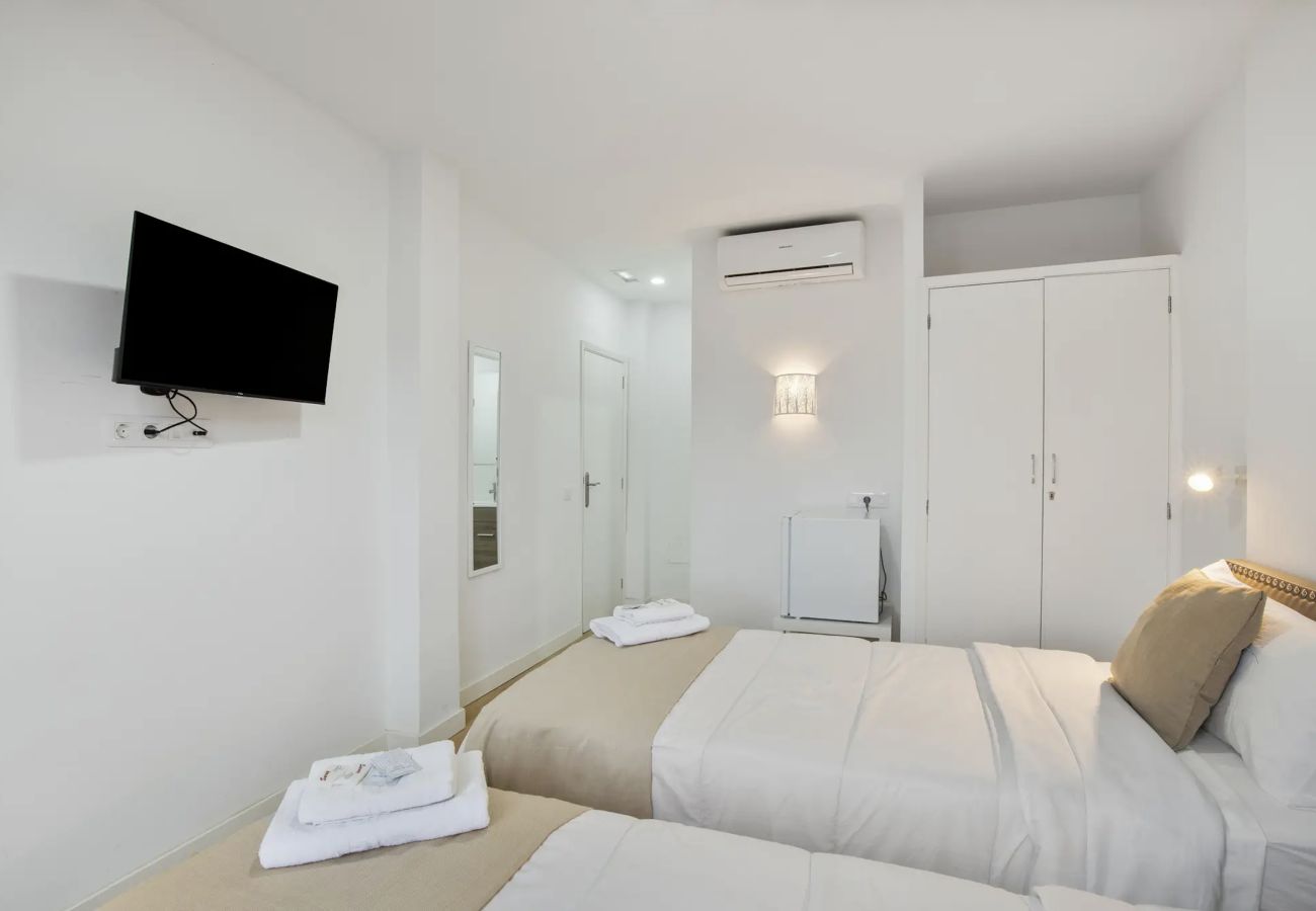 Rent by room in Tejeda - TEXEDA ROOM SUITES 1