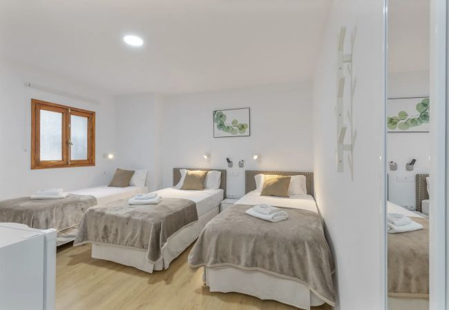 Rent by room in Tejeda - TEXEDA ROOM SUITES 6