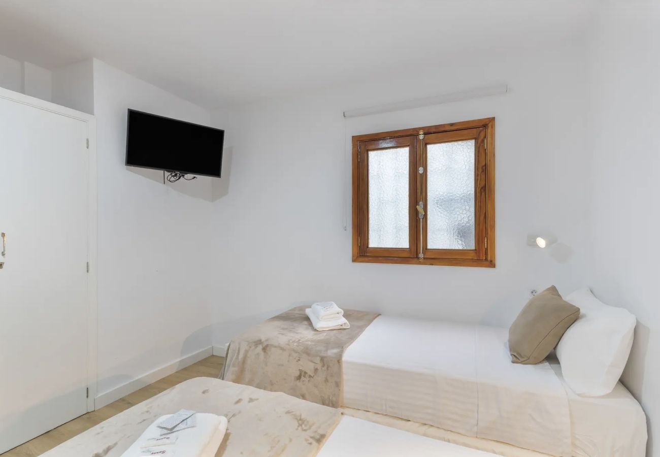 Rent by room in Tejeda - TEXEDA ROOM SUITES 6