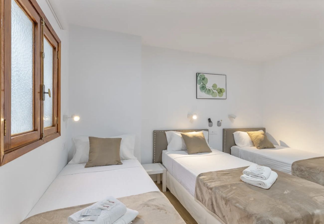 Rent by room in Tejeda - TEXEDA ROOM SUITES 6